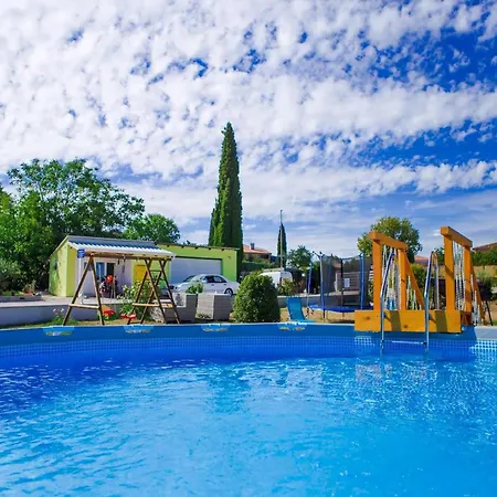 Stara Vrata Mit Privatem Pool Сasa de vacaciones Žminj