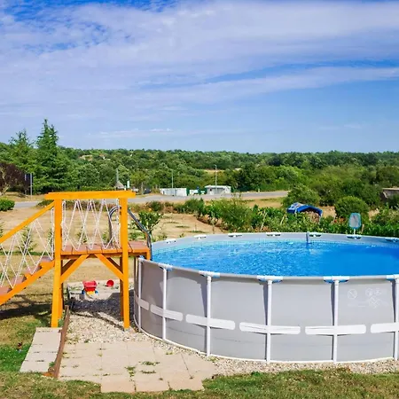 Stara Vrata Mit Privatem Pool Сasa de vacaciones