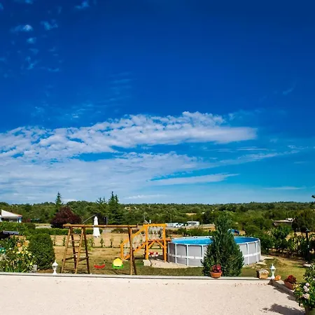 Stara Vrata Mit Privatem Pool Žminj