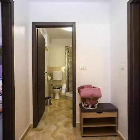 Stara Vrata Mit Privatem Pool * Žminj