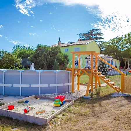 Сasa de vacaciones Stara Vrata Mit Privatem Pool Žminj