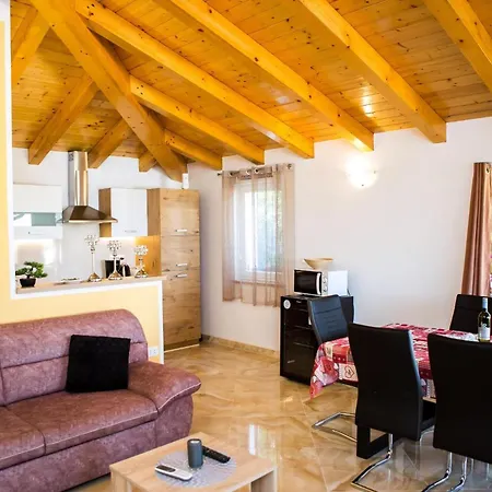 Сasa de vacaciones Stara Vrata Mit Privatem Pool Žminj